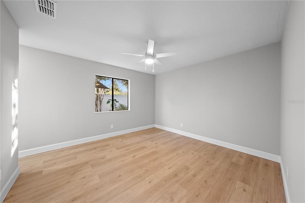 Active With Contract: $295,000 (3 beds, 1 baths, 1001 Square Feet)