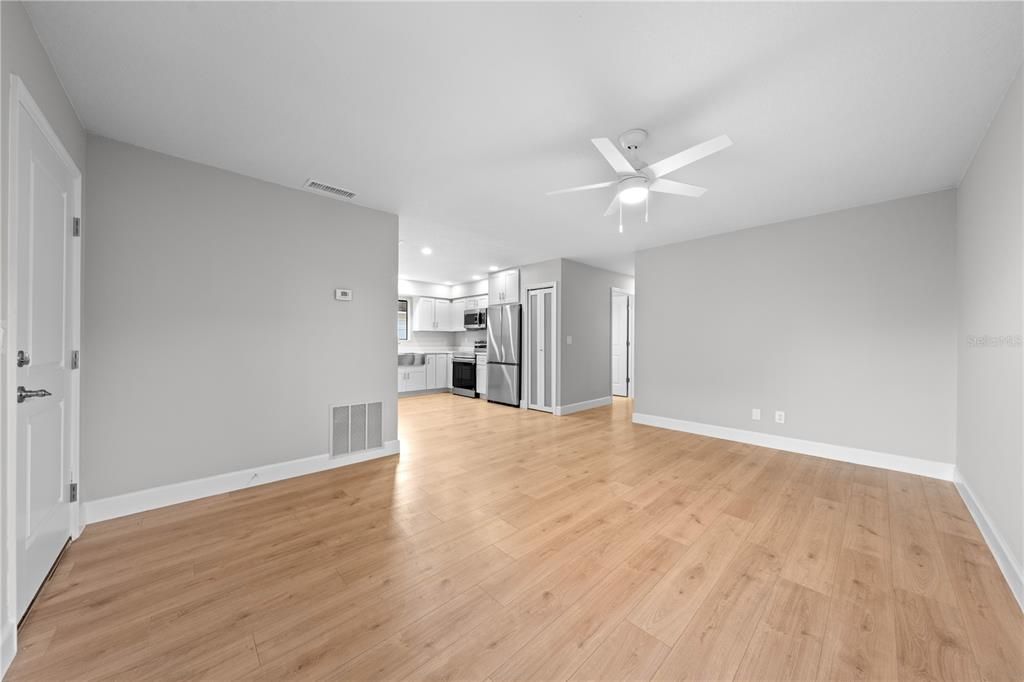 Active With Contract: $295,000 (3 beds, 1 baths, 1001 Square Feet)