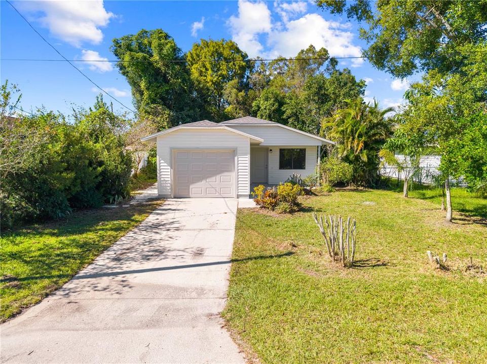 Active With Contract: $295,000 (3 beds, 1 baths, 1001 Square Feet)