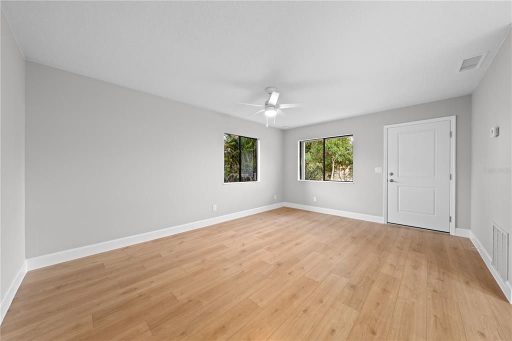 Active With Contract: $295,000 (3 beds, 1 baths, 1001 Square Feet)