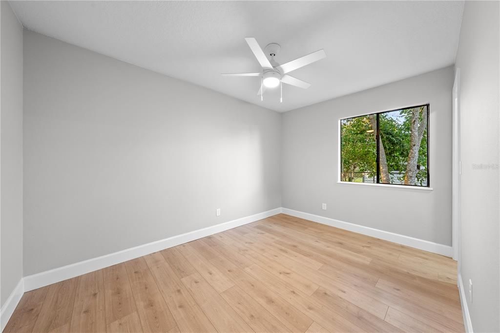 Active With Contract: $295,000 (3 beds, 1 baths, 1001 Square Feet)