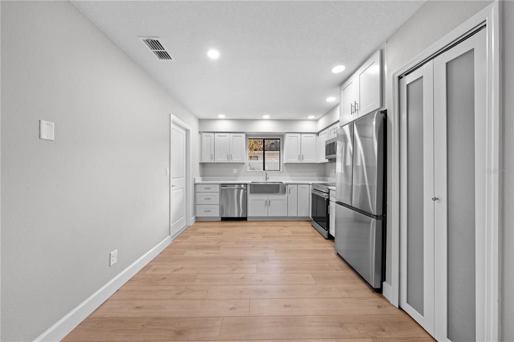 Active With Contract: $295,000 (3 beds, 1 baths, 1001 Square Feet)