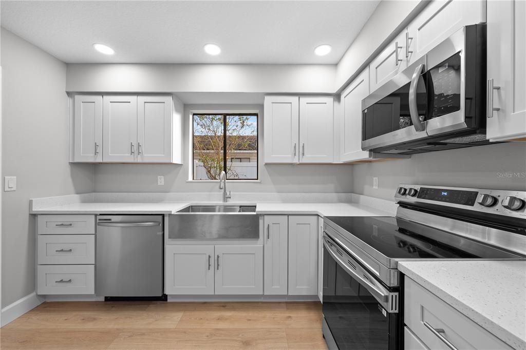 Active With Contract: $295,000 (3 beds, 1 baths, 1001 Square Feet)