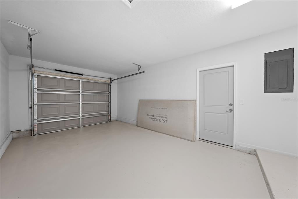 Active With Contract: $295,000 (3 beds, 1 baths, 1001 Square Feet)