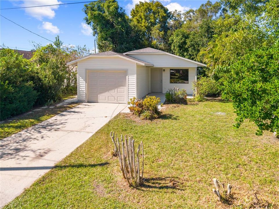 Active With Contract: $295,000 (3 beds, 1 baths, 1001 Square Feet)