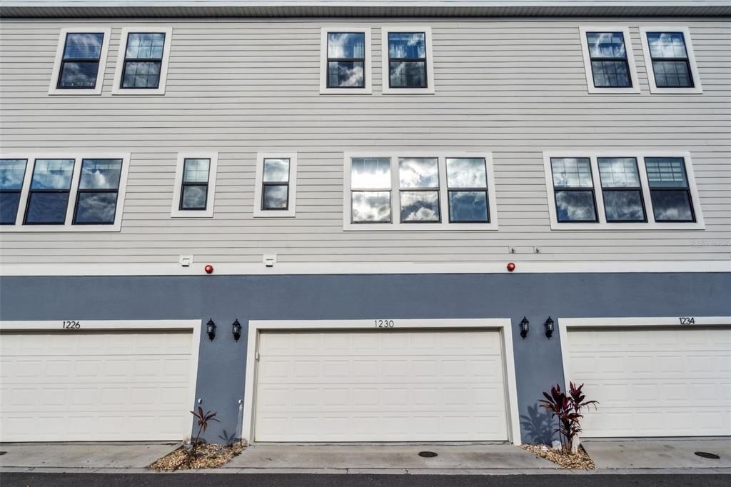 Под контрактом: $499,000 (4 спален, 3 ванн, 2359 Квадратных фут)