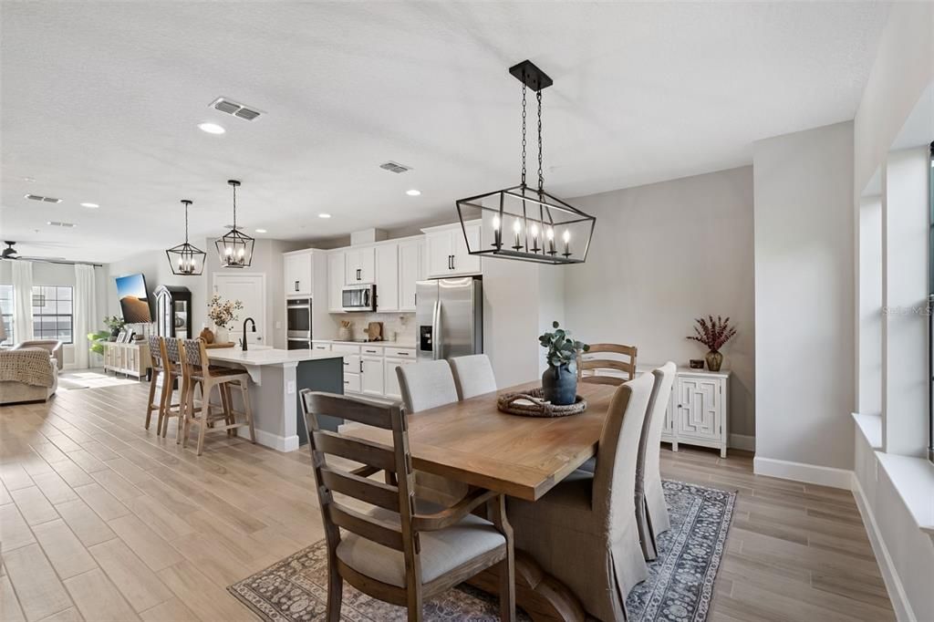 Под контрактом: $499,000 (4 спален, 3 ванн, 2359 Квадратных фут)