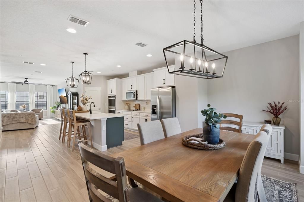 Под контрактом: $499,000 (4 спален, 3 ванн, 2359 Квадратных фут)