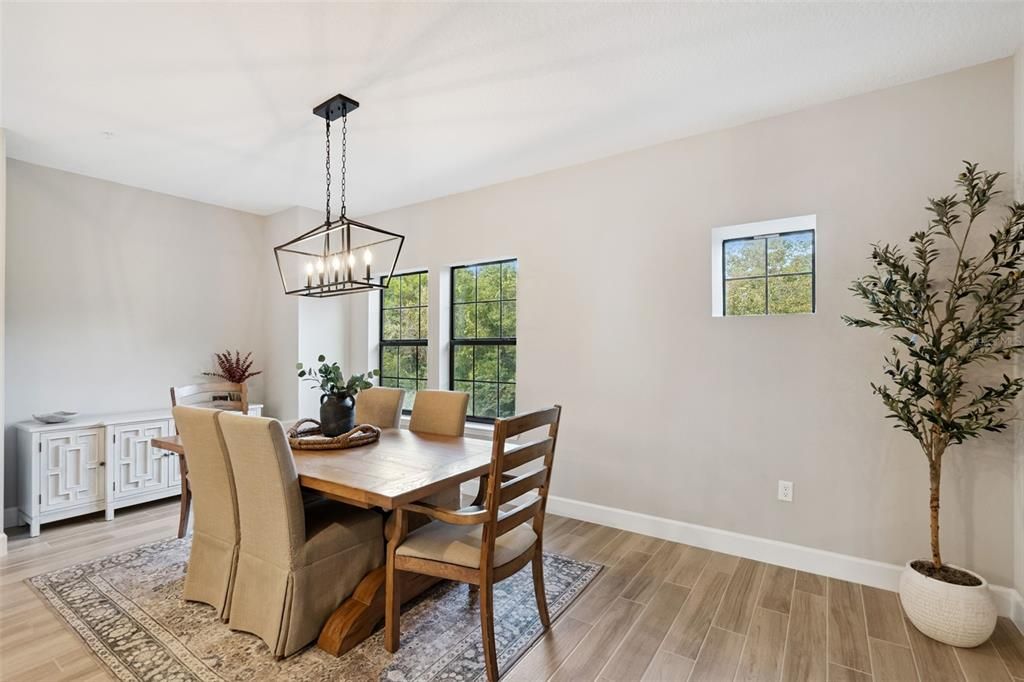 Под контрактом: $499,000 (4 спален, 3 ванн, 2359 Квадратных фут)