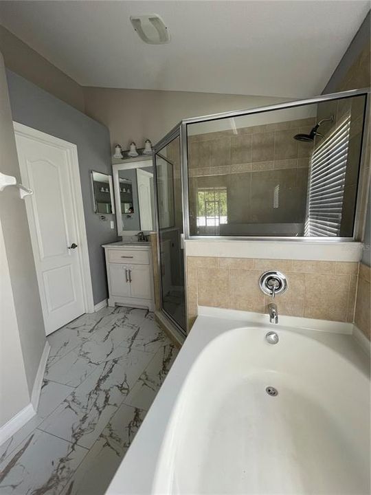 Activo con contrato: $418,900 (3 camas, 2 baños, 1640 Pies cuadrados)