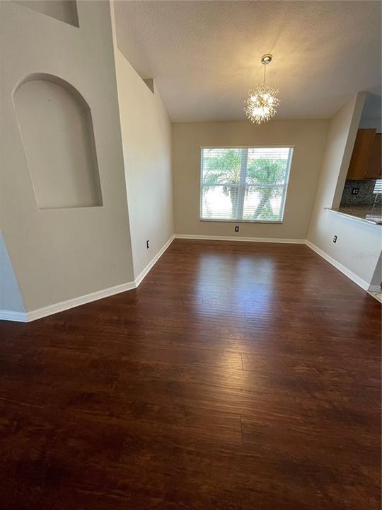 Activo con contrato: $418,900 (3 camas, 2 baños, 1640 Pies cuadrados)