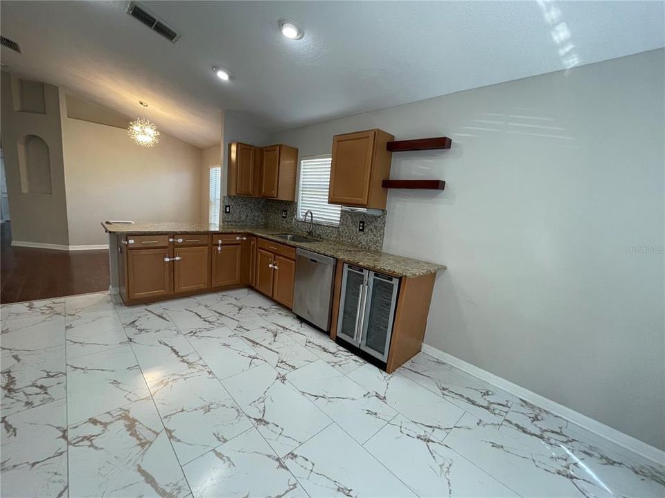 Activo con contrato: $418,900 (3 camas, 2 baños, 1640 Pies cuadrados)