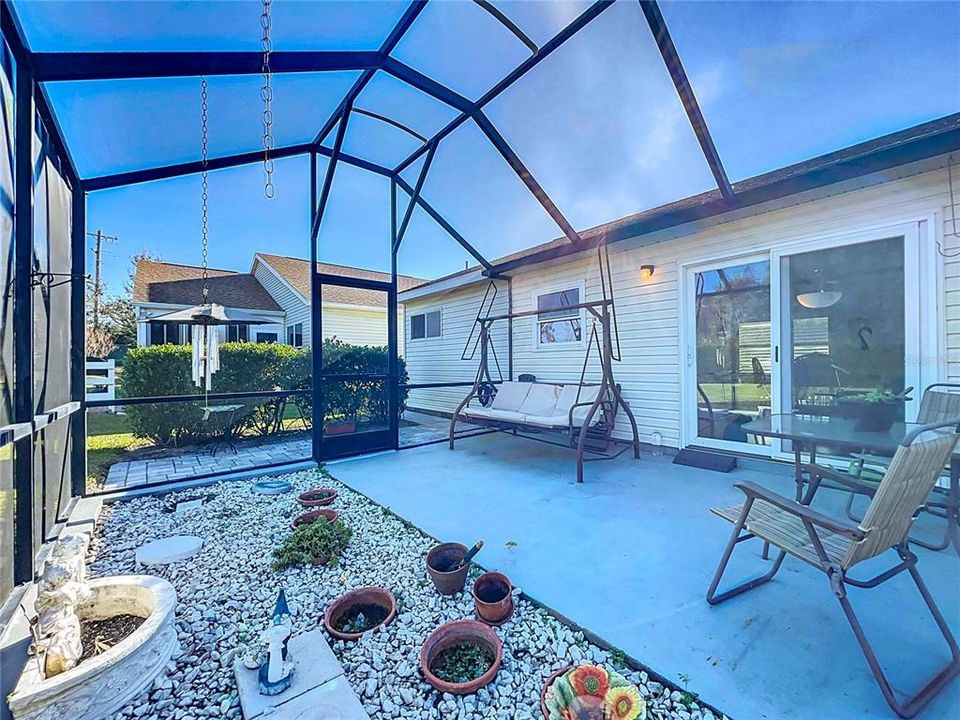 Active With Contract: $225,000 (3 beds, 2 baths, 1005 Square Feet)