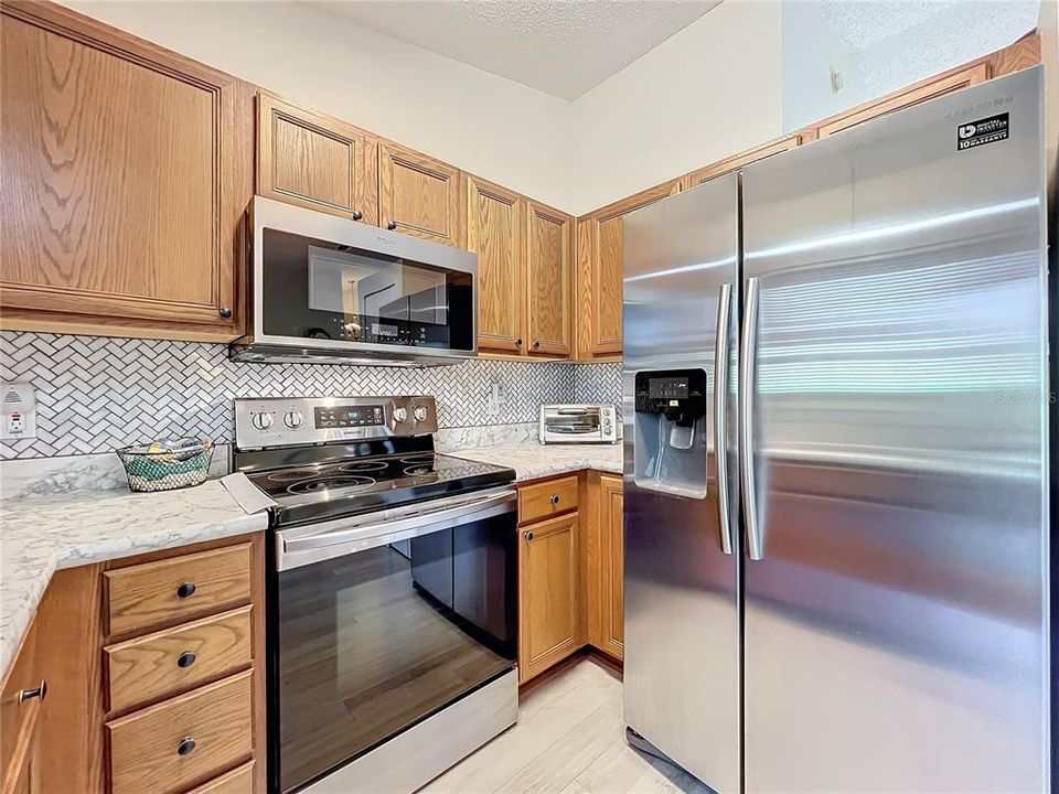 Active With Contract: $225,000 (3 beds, 2 baths, 1005 Square Feet)