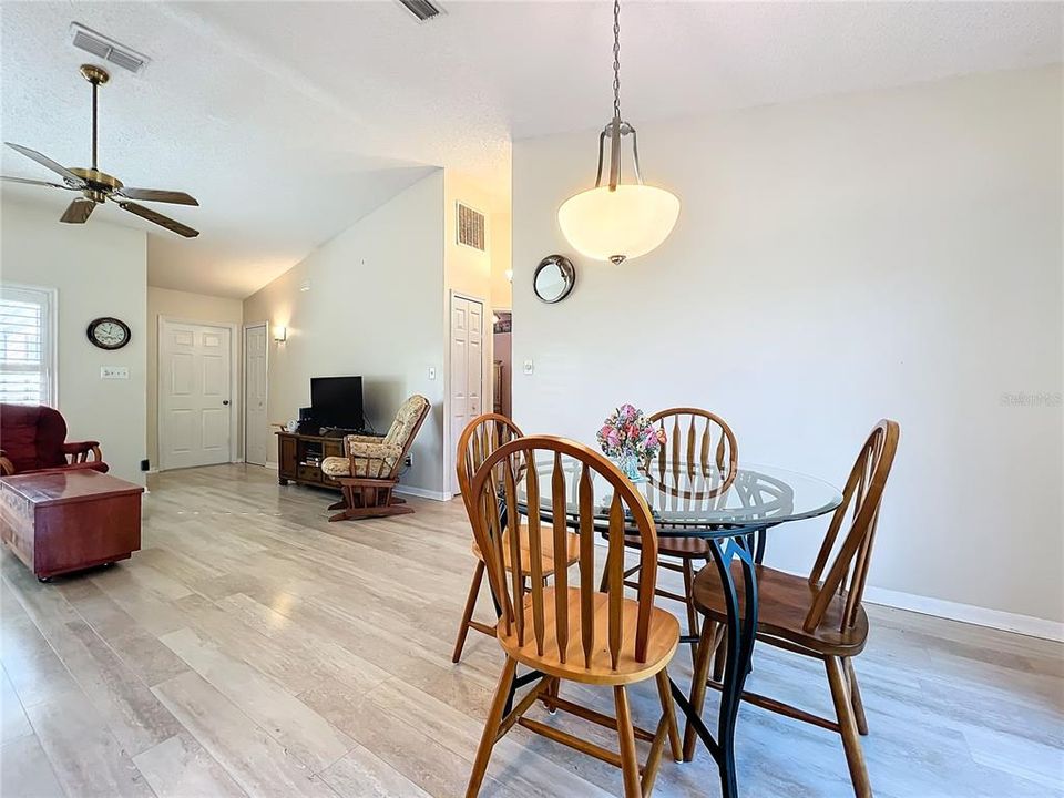 Active With Contract: $225,000 (3 beds, 2 baths, 1005 Square Feet)