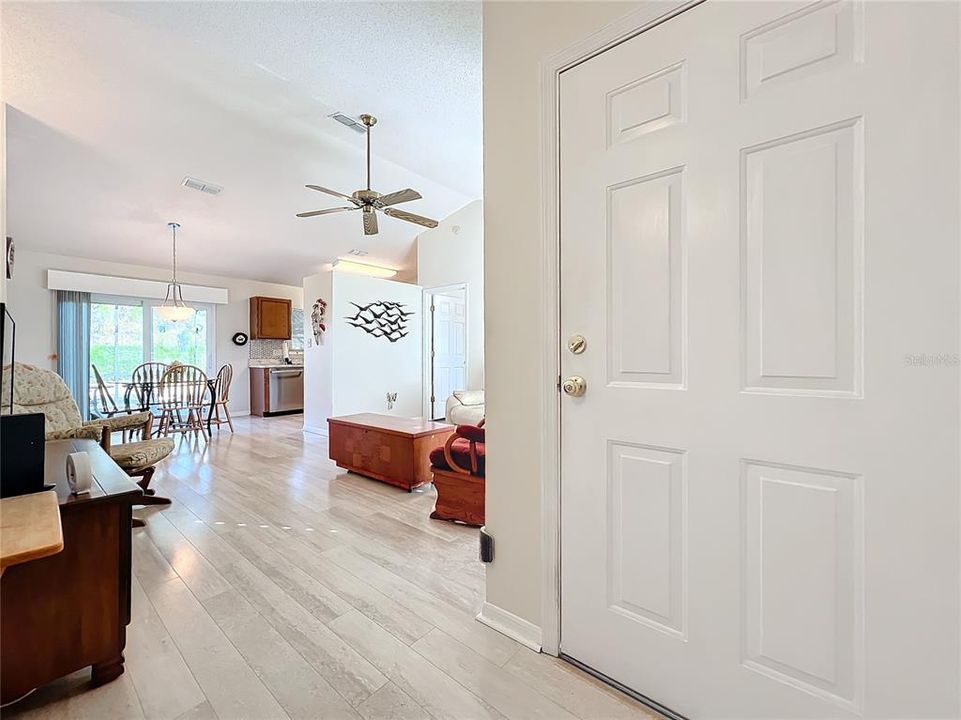 Active With Contract: $225,000 (3 beds, 2 baths, 1005 Square Feet)