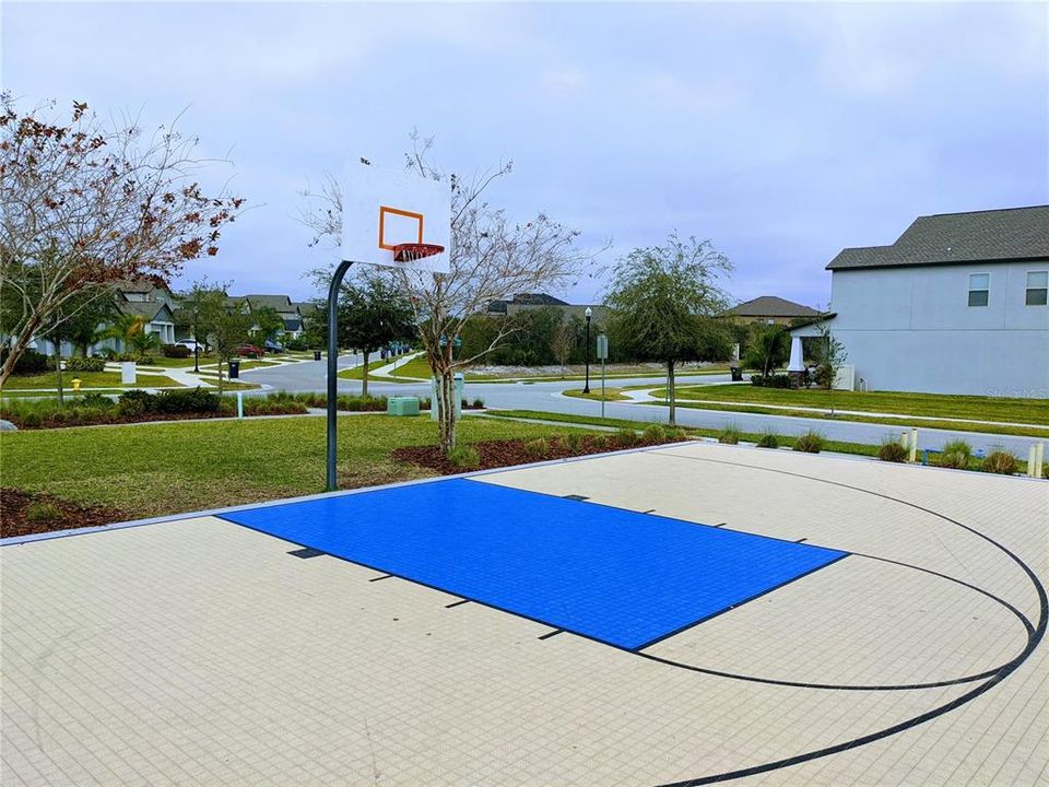 Active With Contract: $3,200 (4 beds, 3 baths, 2638 Square Feet)