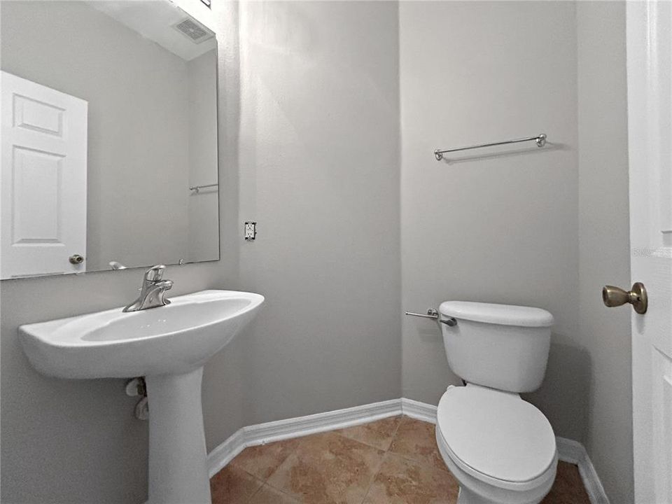 待售: $330,000 (2 贝兹, 2 浴室, 1380 平方英尺)