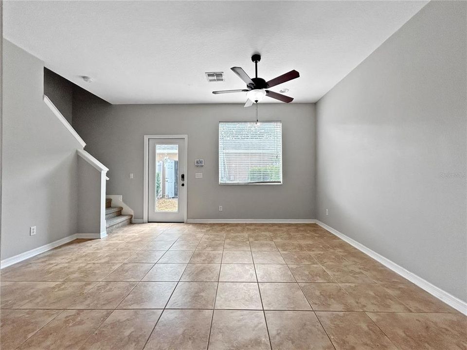 待售: $330,000 (2 贝兹, 2 浴室, 1380 平方英尺)