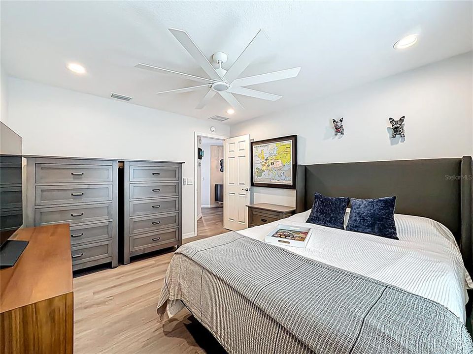 Active With Contract: $608,000 (3 beds, 2 baths, 1602 Square Feet)