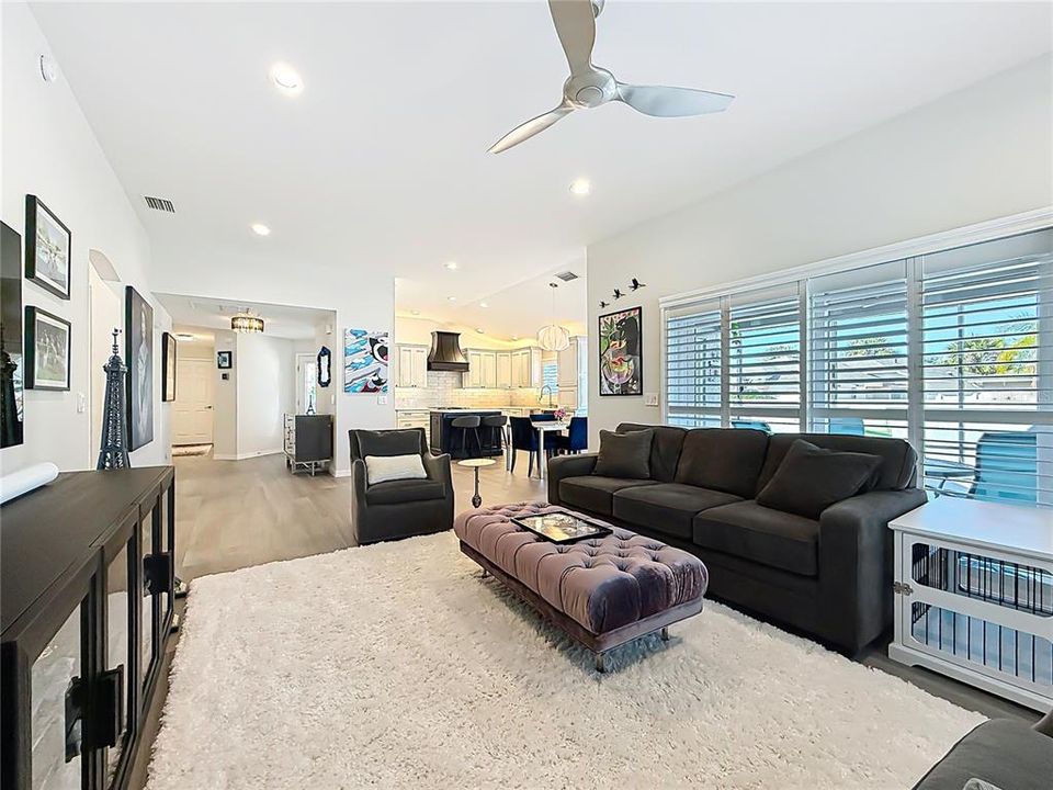 Active With Contract: $608,000 (3 beds, 2 baths, 1602 Square Feet)