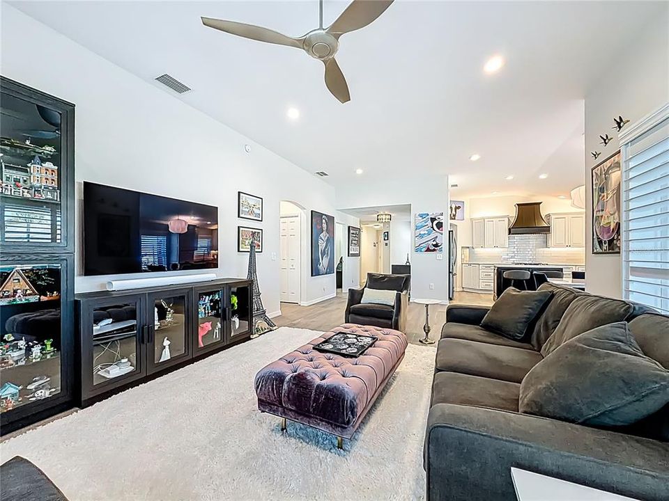 Active With Contract: $608,000 (3 beds, 2 baths, 1602 Square Feet)