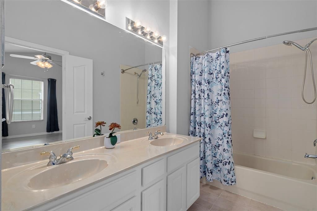 For Sale: $454,900 (4 beds, 2 baths, 1998 Square Feet)