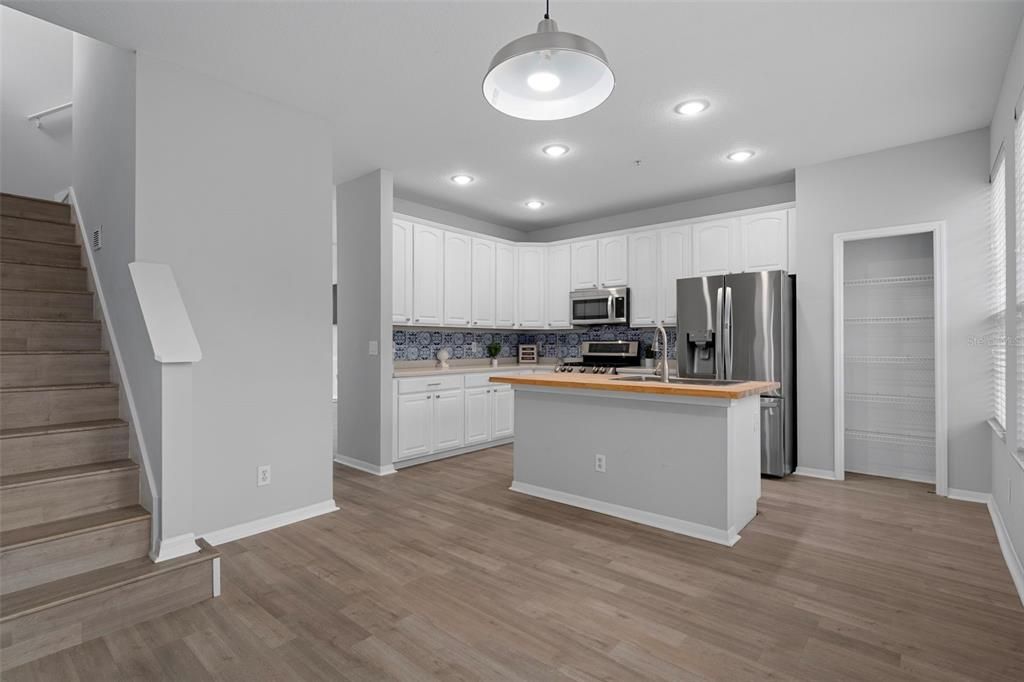 For Sale: $454,900 (4 beds, 2 baths, 1998 Square Feet)