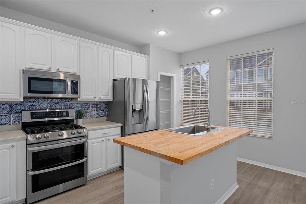 For Sale: $454,900 (4 beds, 2 baths, 1998 Square Feet)