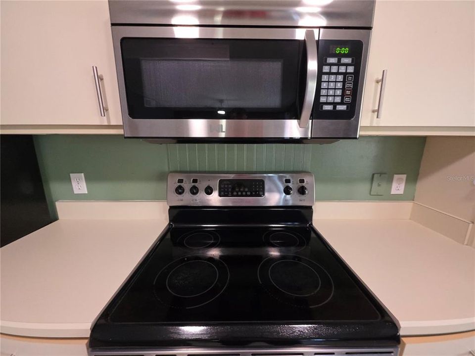 For Sale: $148,000 (2 beds, 2 baths, 864 Square Feet)