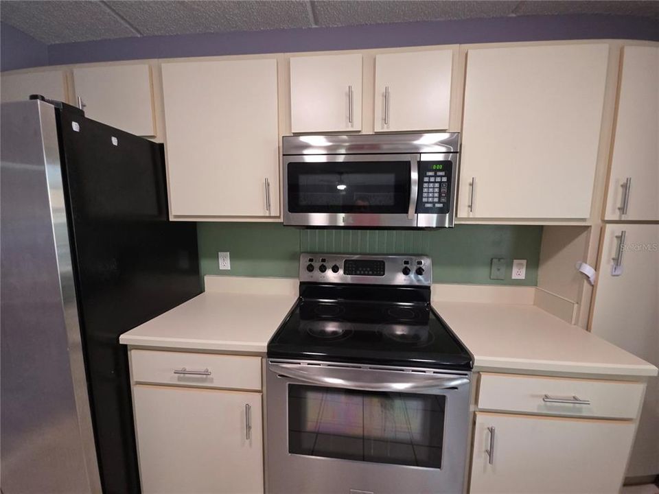 For Sale: $148,000 (2 beds, 2 baths, 864 Square Feet)