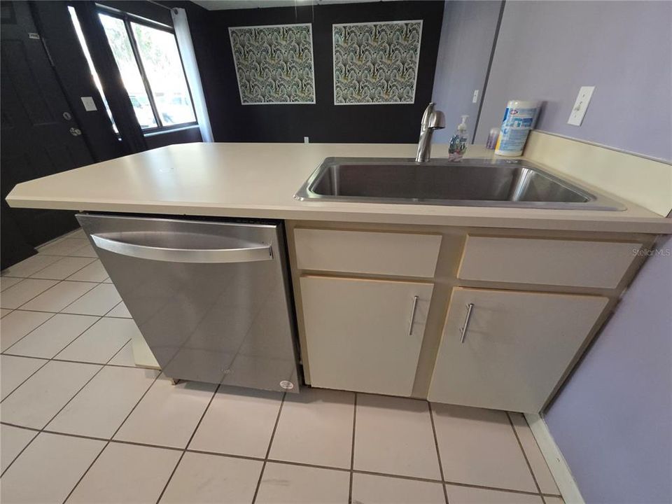For Sale: $148,000 (2 beds, 2 baths, 864 Square Feet)
