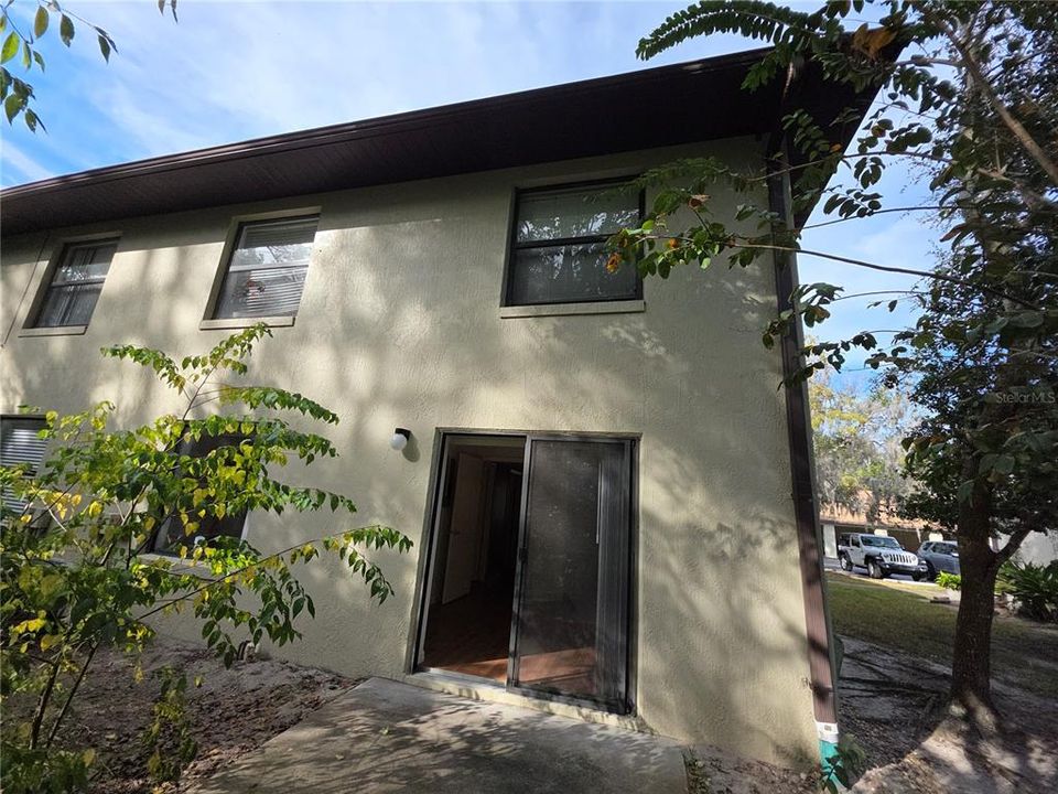 For Sale: $148,000 (2 beds, 2 baths, 864 Square Feet)