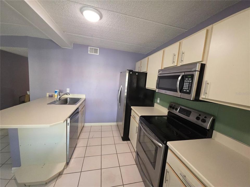 For Sale: $148,000 (2 beds, 2 baths, 864 Square Feet)