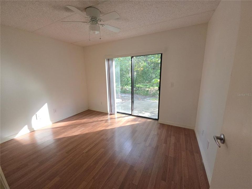 For Sale: $148,000 (2 beds, 2 baths, 864 Square Feet)