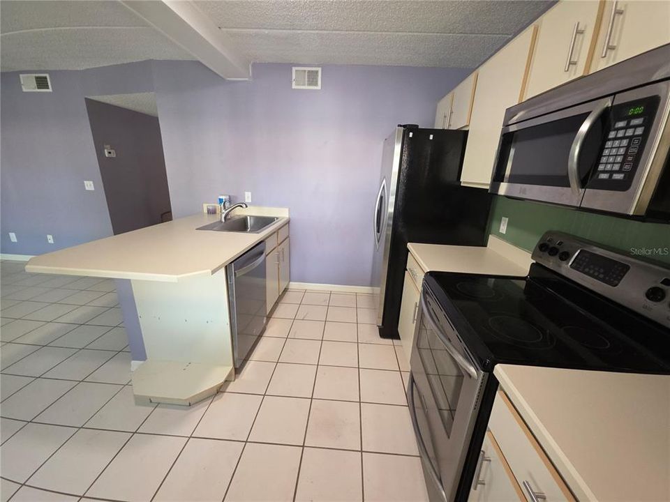 For Sale: $148,000 (2 beds, 2 baths, 864 Square Feet)