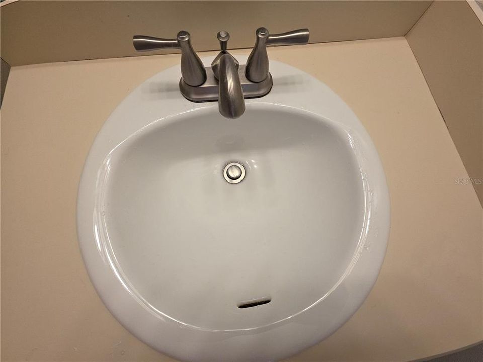 For Sale: $148,000 (2 beds, 2 baths, 864 Square Feet)