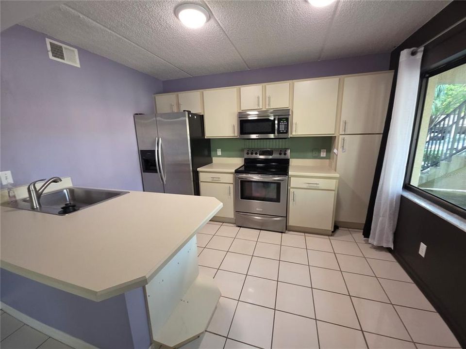 For Sale: $148,000 (2 beds, 2 baths, 864 Square Feet)