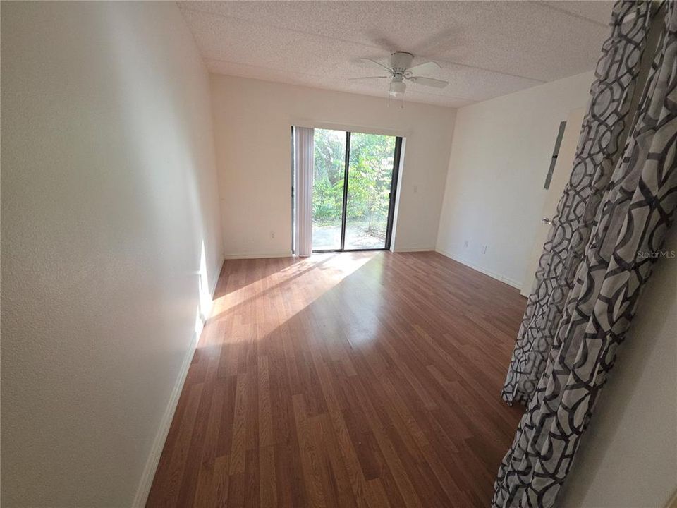 For Sale: $148,000 (2 beds, 2 baths, 864 Square Feet)