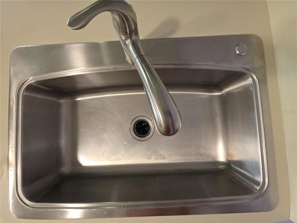 For Sale: $148,000 (2 beds, 2 baths, 864 Square Feet)