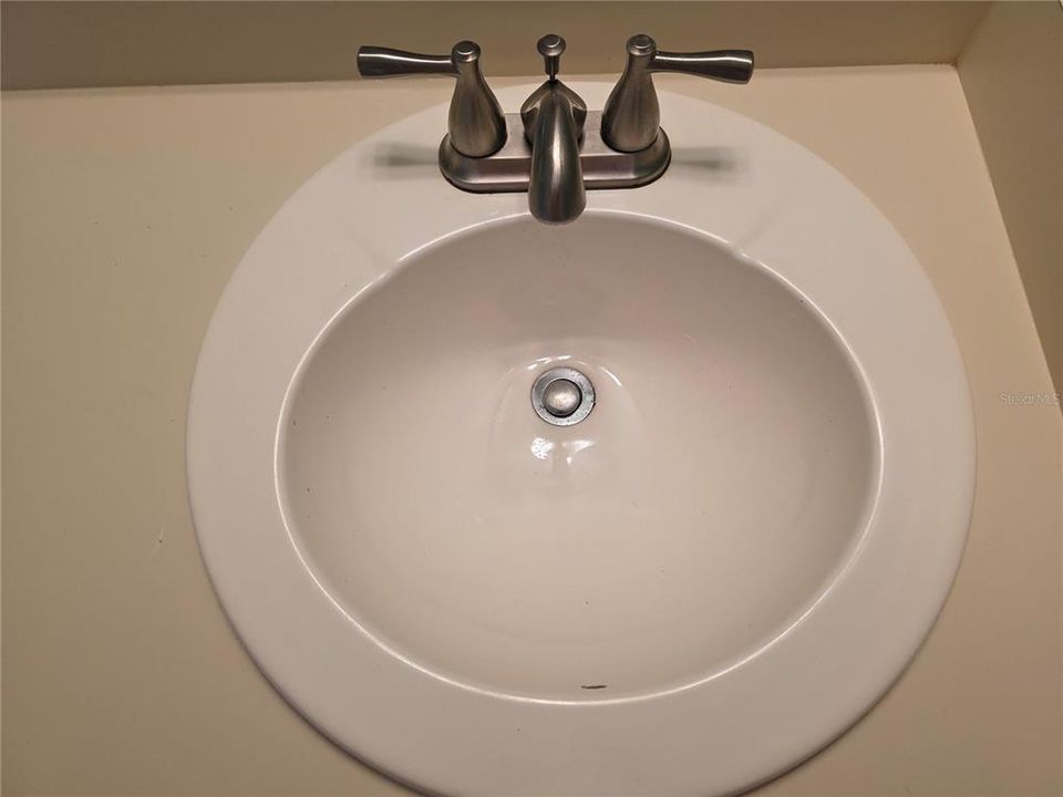 For Sale: $148,000 (2 beds, 2 baths, 864 Square Feet)