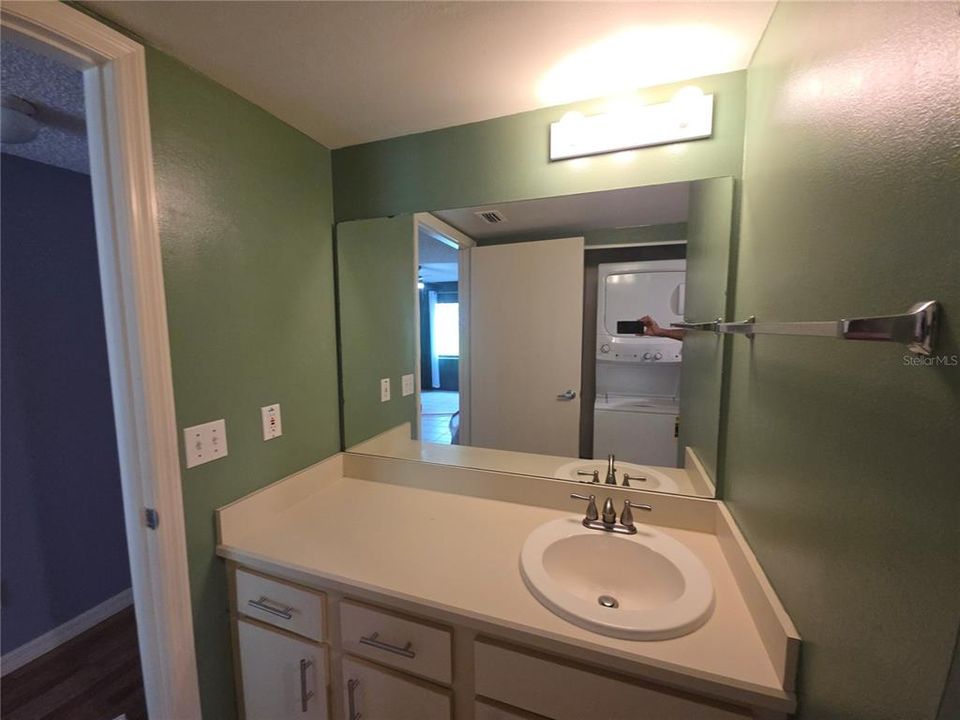 For Sale: $148,000 (2 beds, 2 baths, 864 Square Feet)
