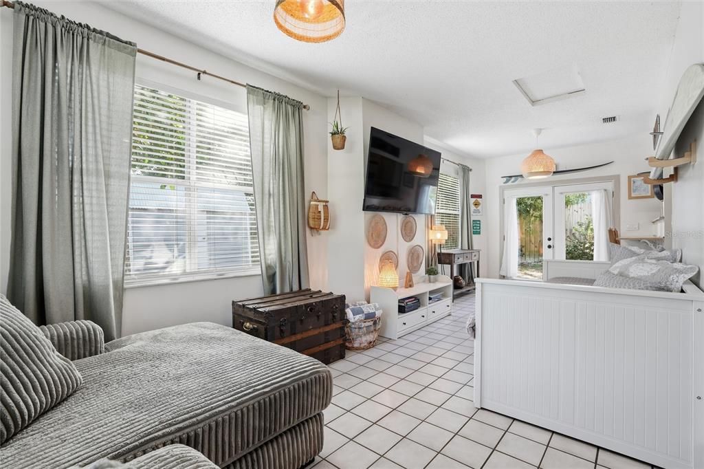 For Sale: $649,800 (2 beds, 2 baths, 1476 Square Feet)