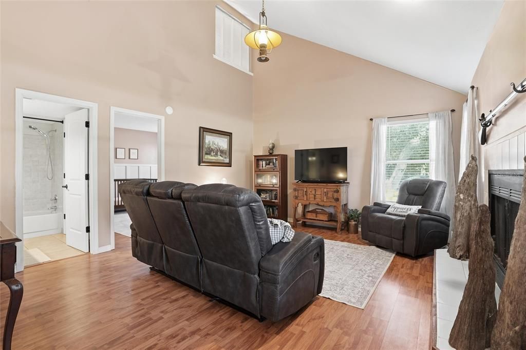 For Sale: $649,800 (2 beds, 2 baths, 1476 Square Feet)