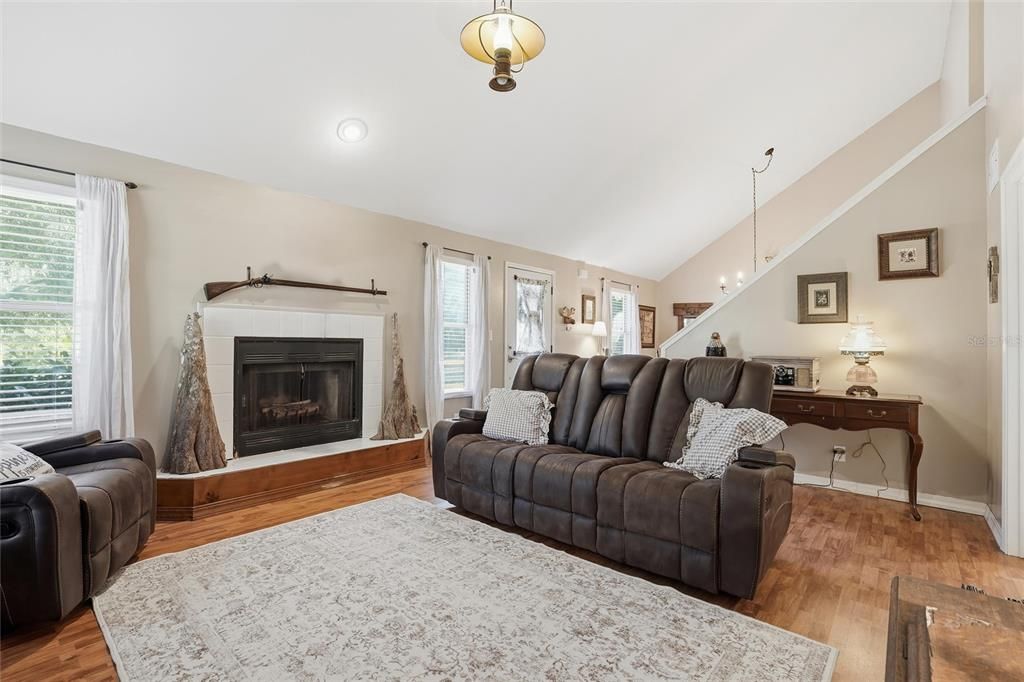 For Sale: $649,800 (2 beds, 2 baths, 1476 Square Feet)