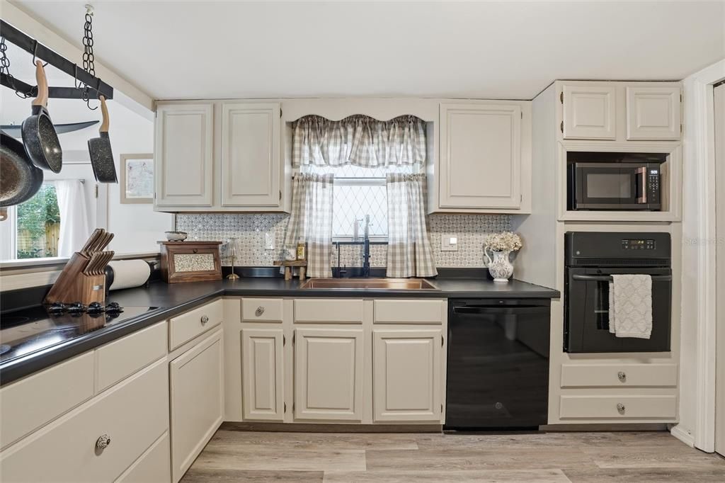 For Sale: $649,800 (2 beds, 2 baths, 1476 Square Feet)