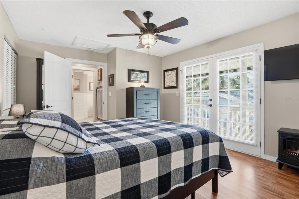 For Sale: $649,800 (2 beds, 2 baths, 1476 Square Feet)