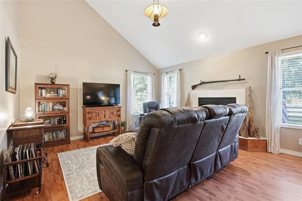For Sale: $649,800 (2 beds, 2 baths, 1476 Square Feet)