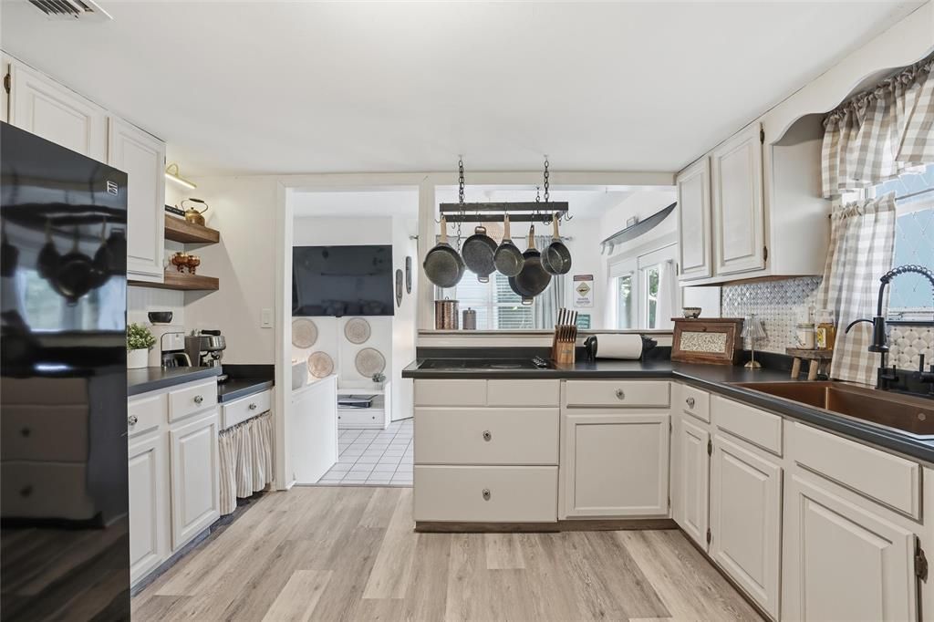 For Sale: $649,800 (2 beds, 2 baths, 1476 Square Feet)