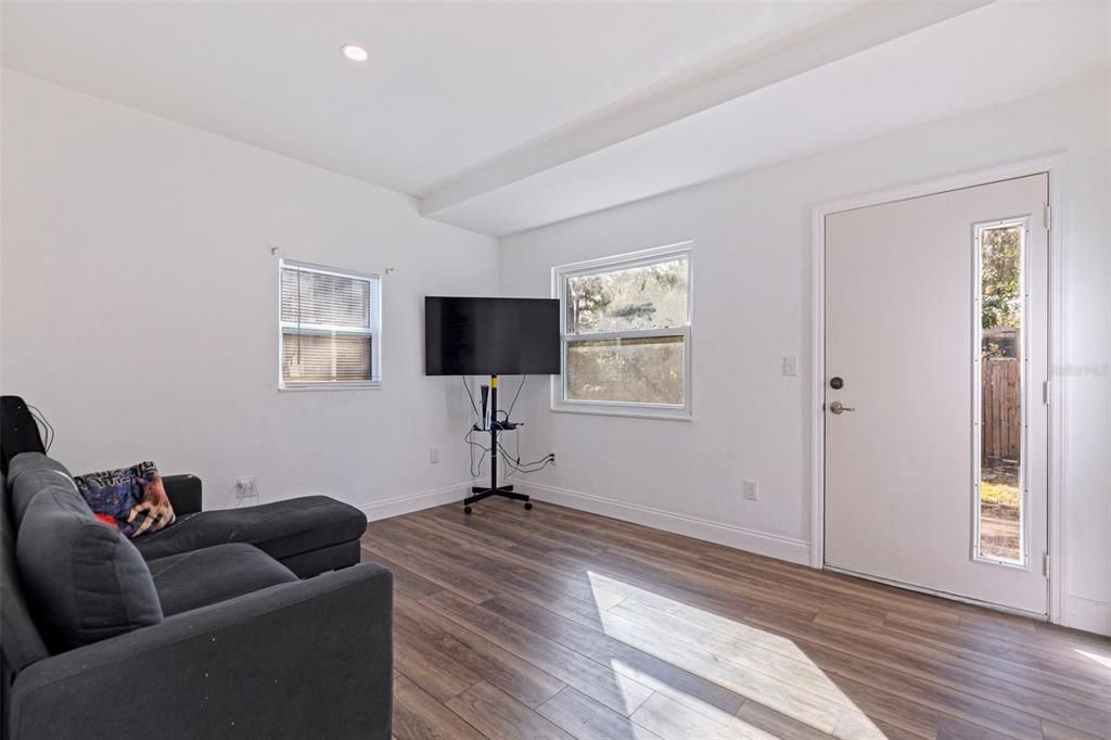 En Venta: $425,000 (3 camas, 1 baños, 1198 Pies cuadrados)